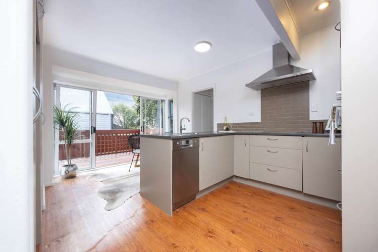 1/12 Neil Avenue Te Atatu Peninsula_6