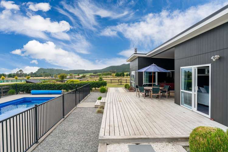 341 White Road Broadlands Forest_14