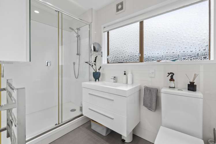 2/9 Feltwell Place Mangere Bridge_11