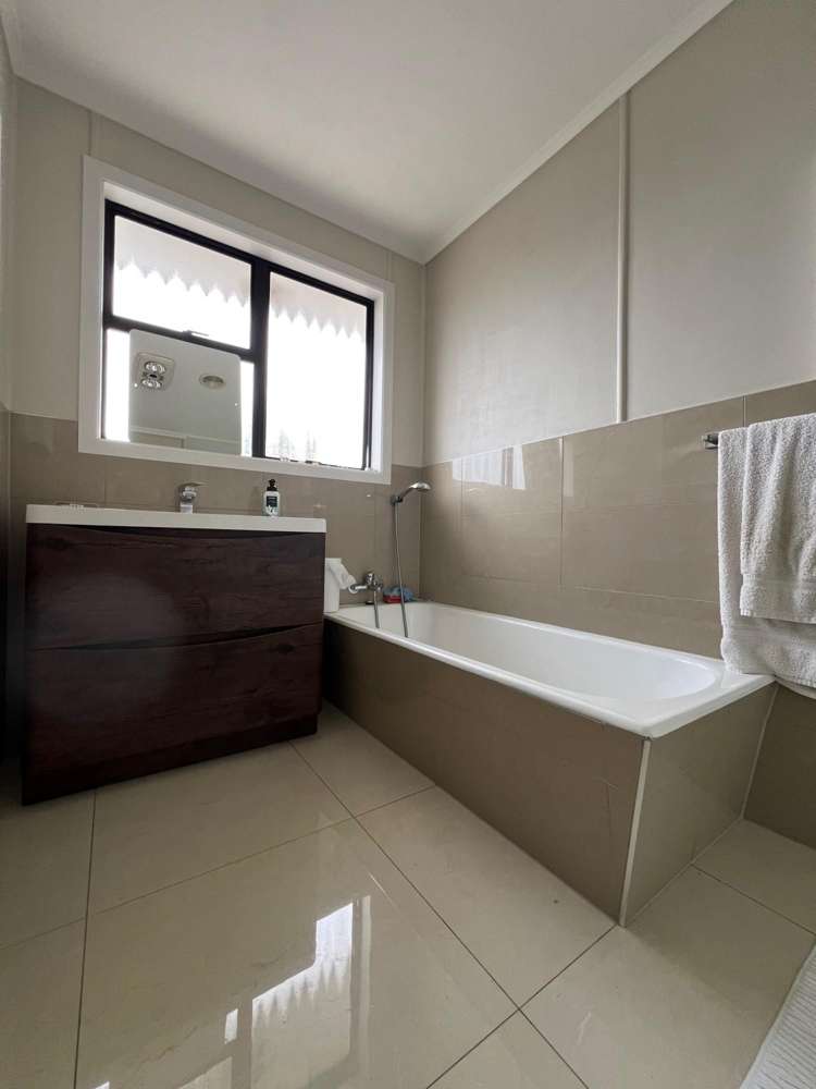 17 Bradbury Road Botany Downs_13