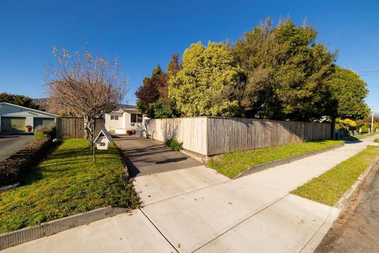 29 Neale Avenue Stoke_23