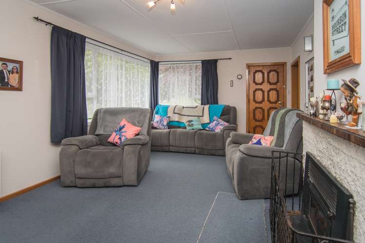 104 Pages Road Marchwiel_5