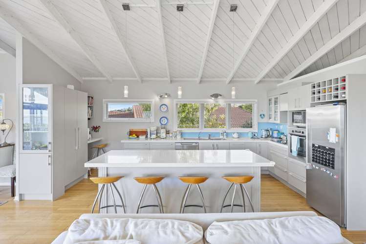 13 Colmar Road Mellons Bay_55