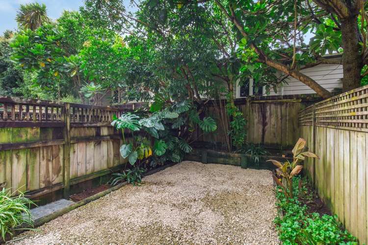 2/25 Rossmay Terrace Mount Eden_1