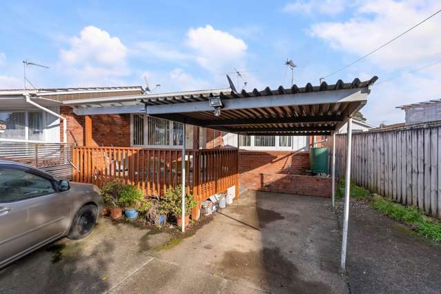 Location! 1st Home Buyer or Investor