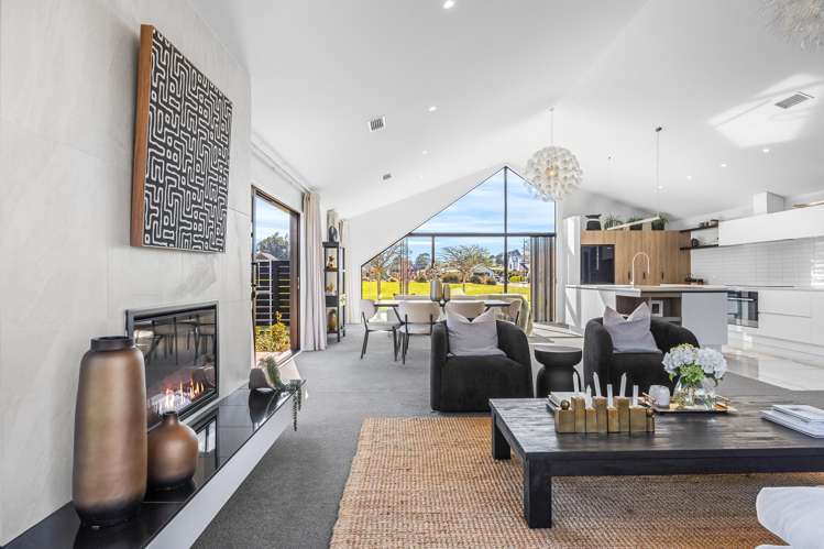 6 Waitikiri Square Parklands_7