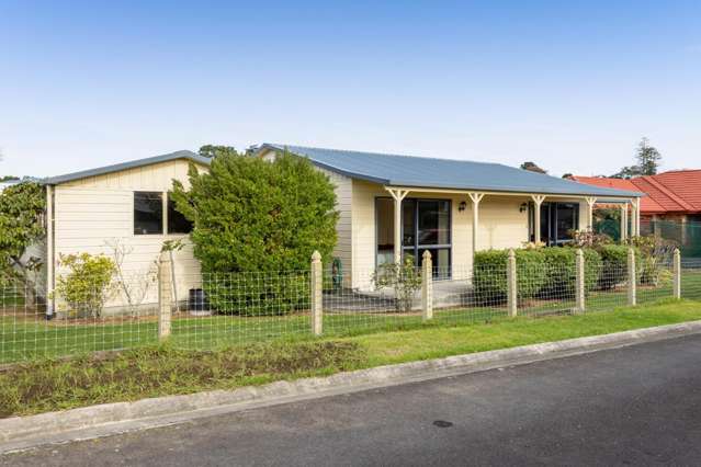 Spacious Townhouse - Lock And Leave Potential