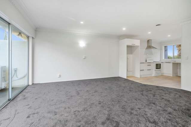 2/6 Pamela Place New Lynn_3