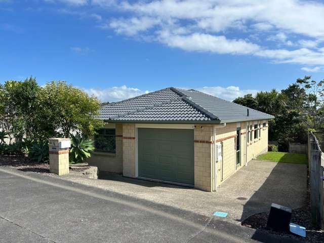 Prime central location in Stanmore Bay.