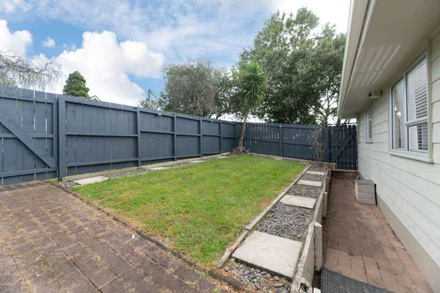 1/20 Lambrown Drive Totara Vale_3