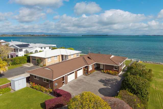 Absolute Waterfront in Matua