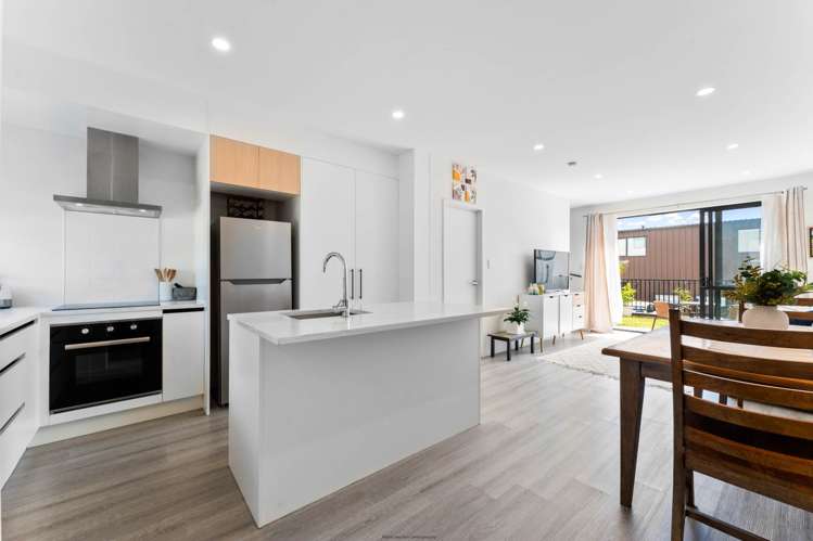 14 Dorothy Thorpe Way_0