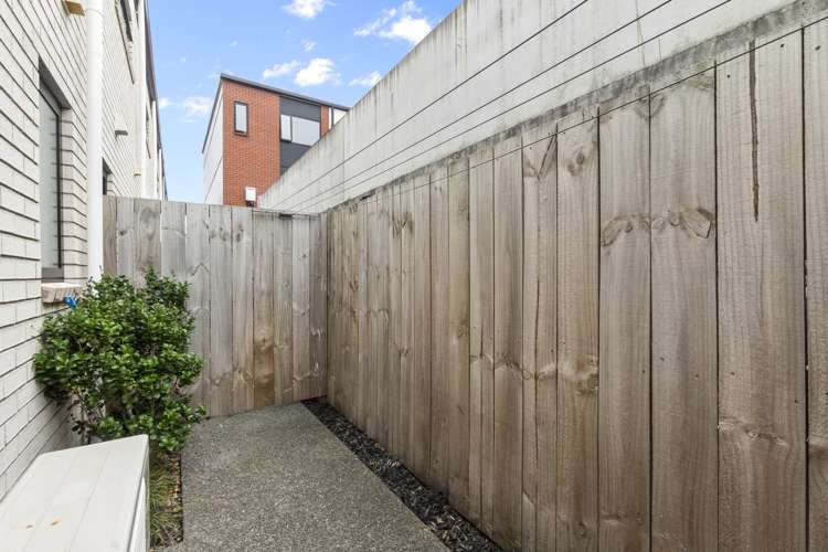 6/1 Vialou Street Hamilton Central_11