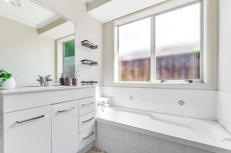 15 Salisbury Place Hamilton East_14