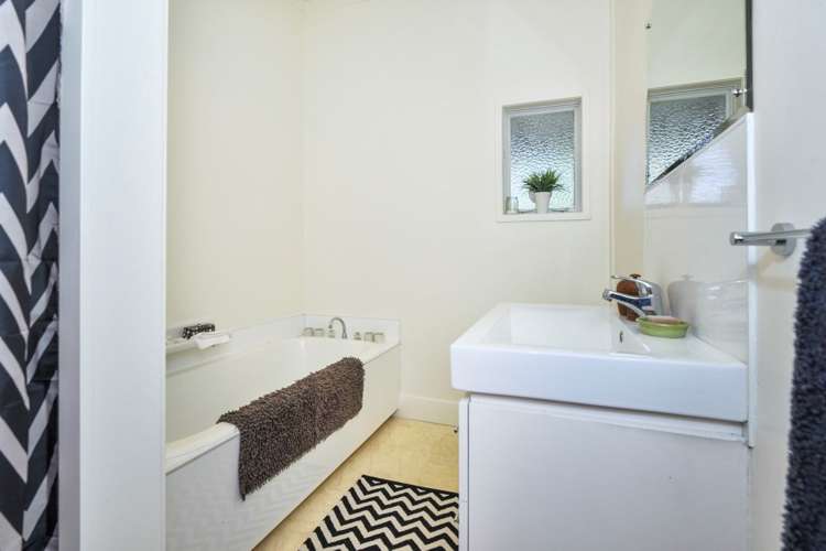 2 Braemar Terrace Mount Albert_12