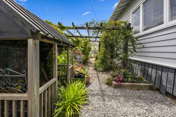 44 Robertson Street Glenholme_27