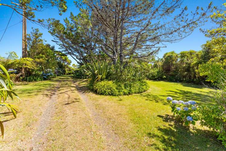 11 Te Ahuahu Road Piha_12
