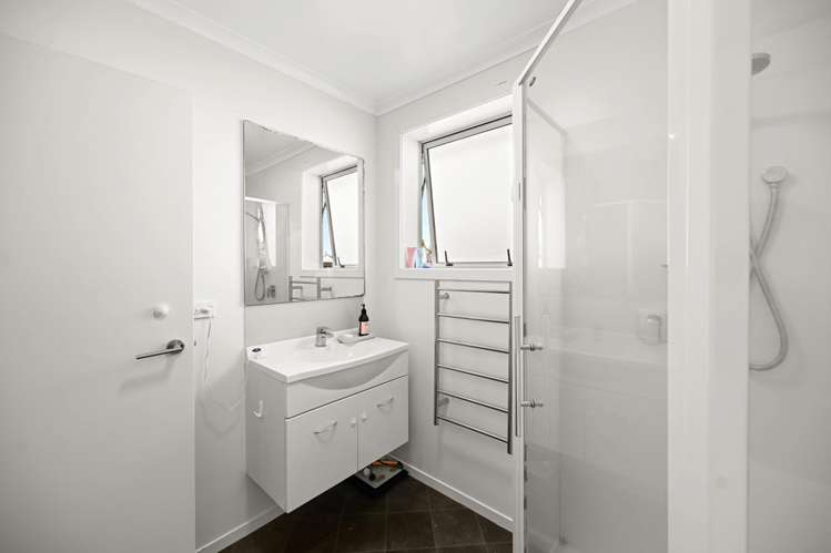 49 Chiefs Court Hamilton East_13