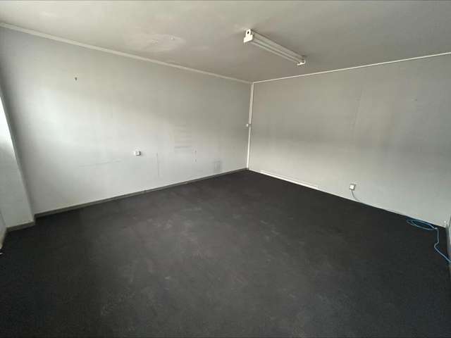 2/4 Kellow Place Wiri_3