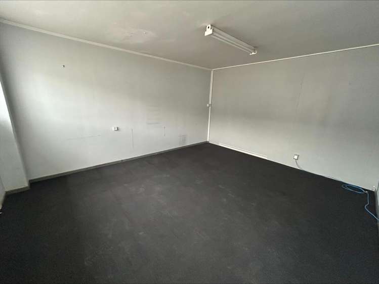 2/4 Kellow Place Wiri_3