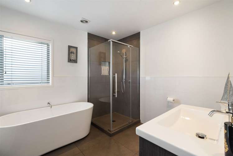 17 Mayfair Crescent Mairangi Bay_17