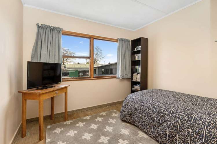 38 Tennyson Crescent Stoke_9