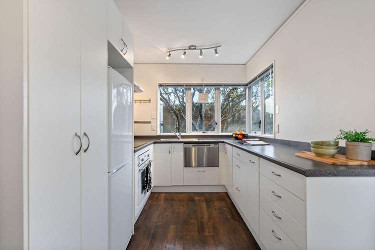 202/140 Abel Smith Street_5