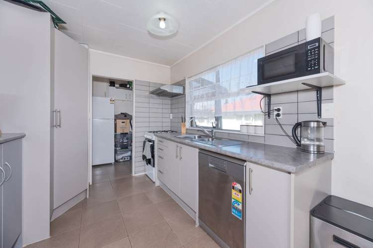 2/46 Brandon Road Glen Eden_11