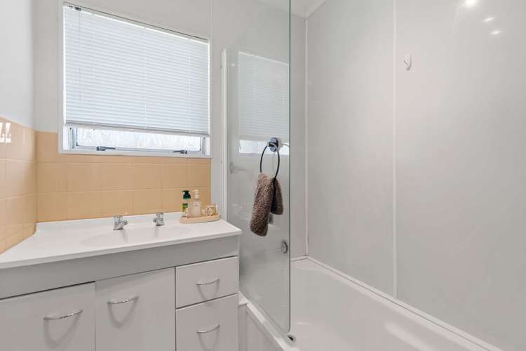 17 Bronte Place Owhata_10