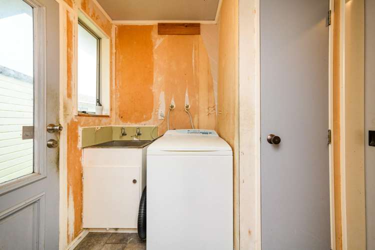 2 Tiller Close Kelvin Grove_13