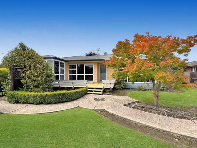 UPPER RICCARTON - THREE BEDROOMS, HEAT PUMP & LOG BURNER, DOUBLE GARAGE