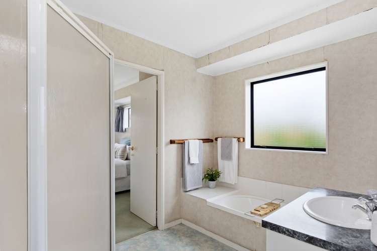 45 Ocean Crest Papamoa_13