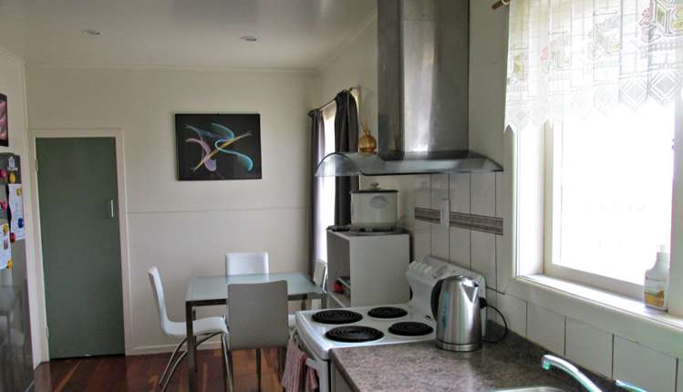 7 Mackenzie Street Te Atatu South_4