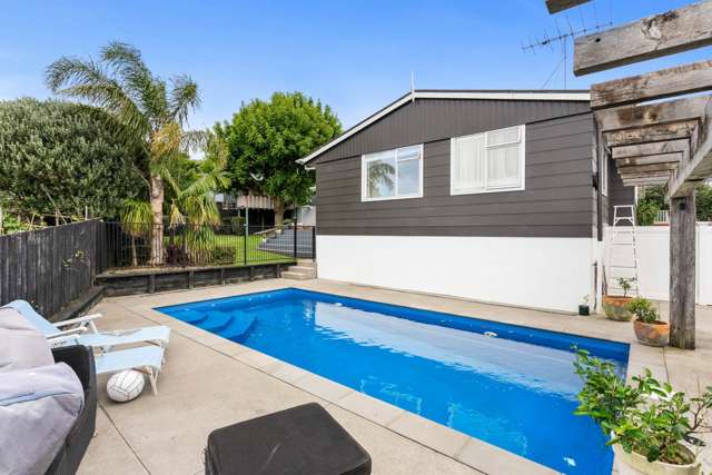 Stylish 4 bedroom home in Northcote with a hea...