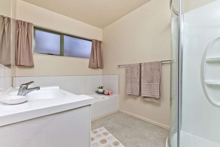 8 Target Road Totara Vale_13