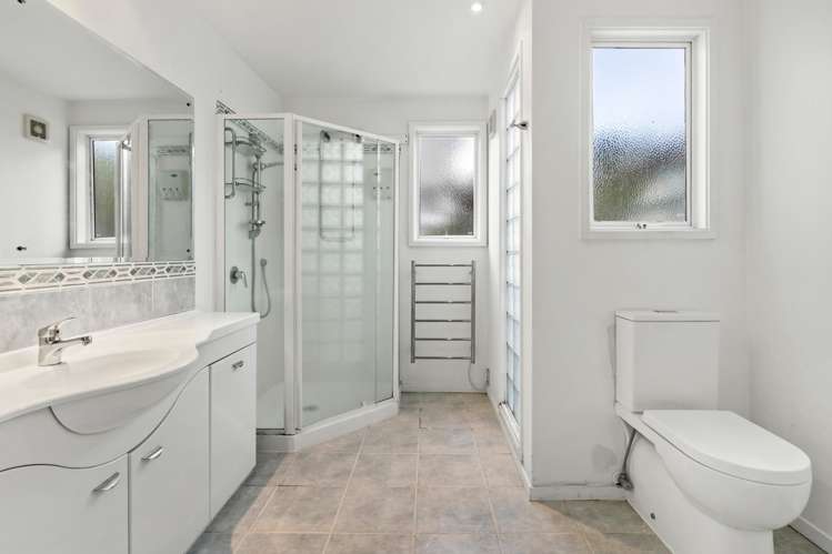 469 Beach Road Murrays Bay_11