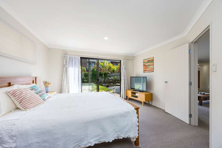 6 Lough Derg Place Pinehill_12