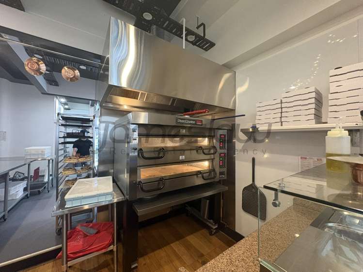 Shop 8 Achilles House City Centre_13