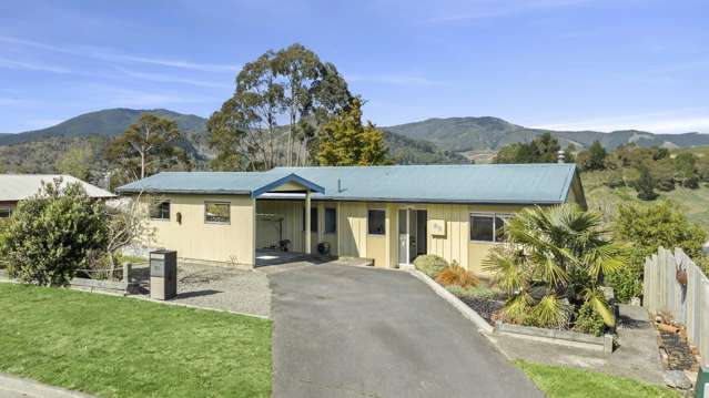 Elevated Family Living or perfect Starter!