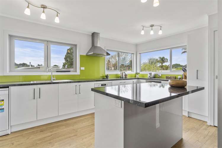 18 Athenree Road Athenree_1