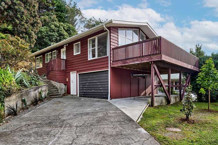 19 Holmes Grove Naenae_1