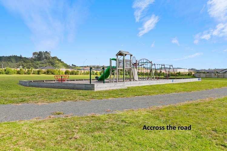 221 Lakes Boulevard Pyes Pa_19