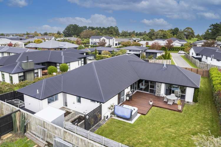 8 Carnaveron Drive Lincoln_24