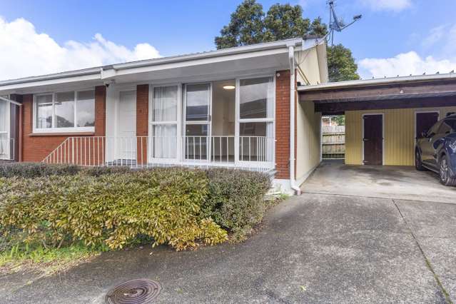Spacious Unit - Unbeatable Location