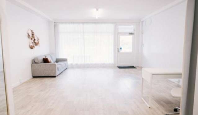 Attractive studio or retail - Station Village