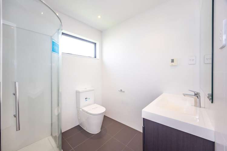 6 Henry Lloyd Place Silverdale_17