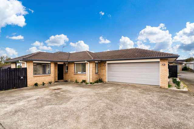 Fully Renovated Family Home by the Water