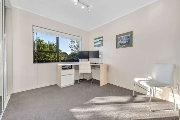 6 Billabong Place Botany Downs_16