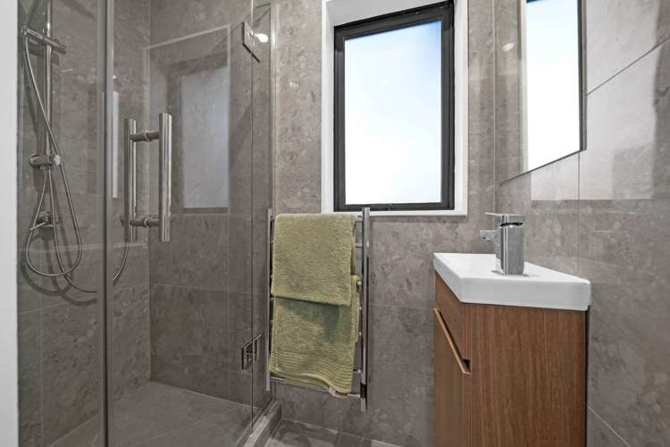 22A Miriam Corban Heights Henderson Heights_15