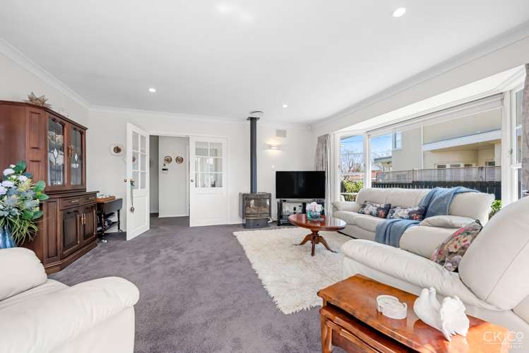 9 Derwent Lee Grove Epuni_3